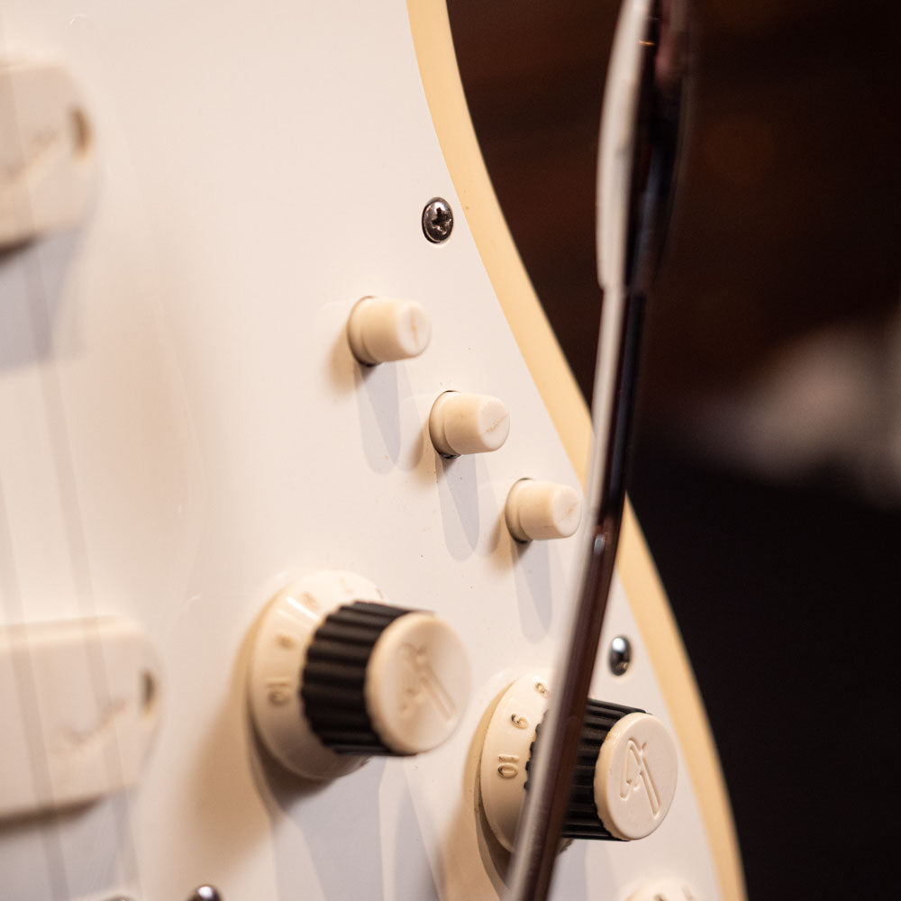 1983 Fender Stratocaster Elite - Arctic White