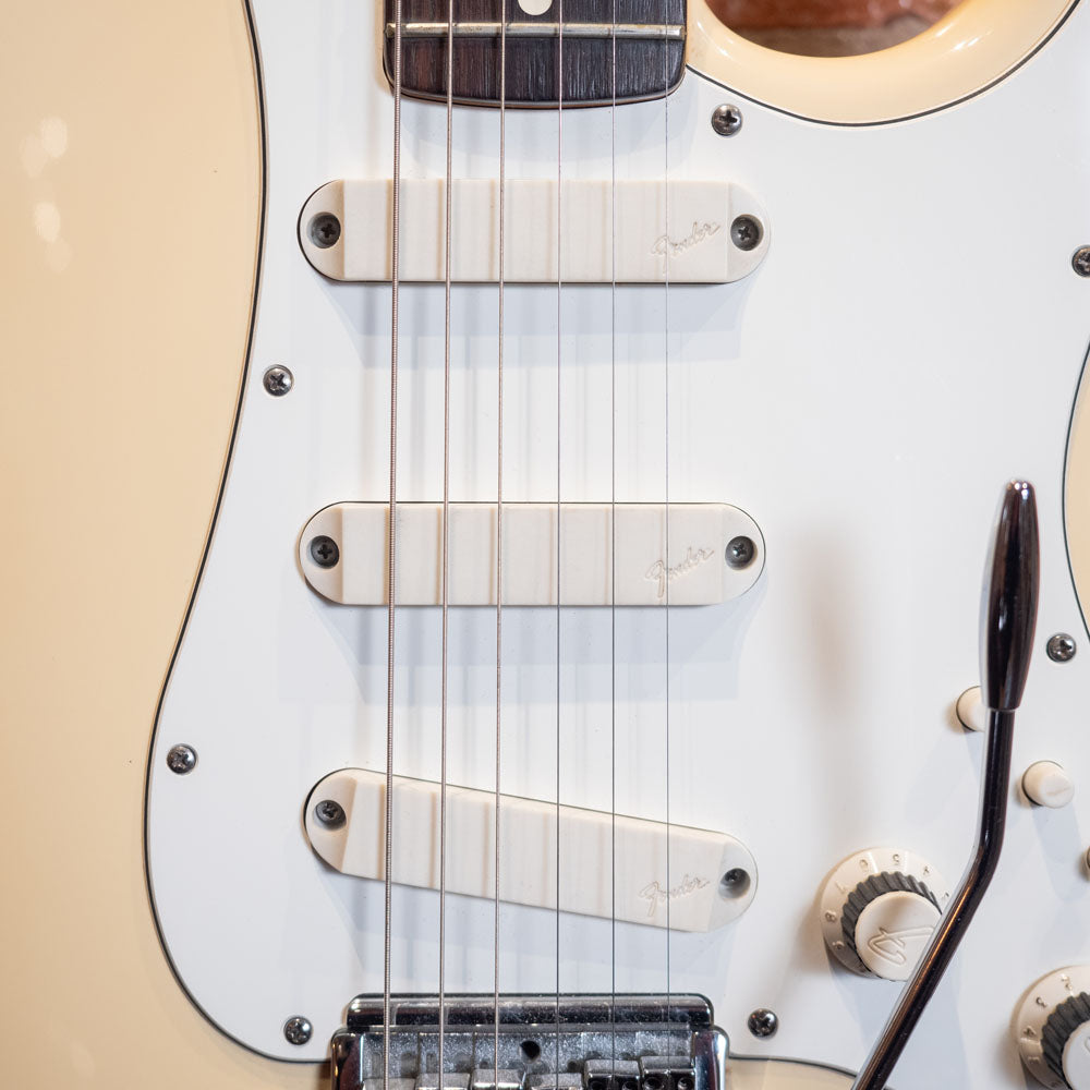 1983 Fender Stratocaster Elite - Arctic White