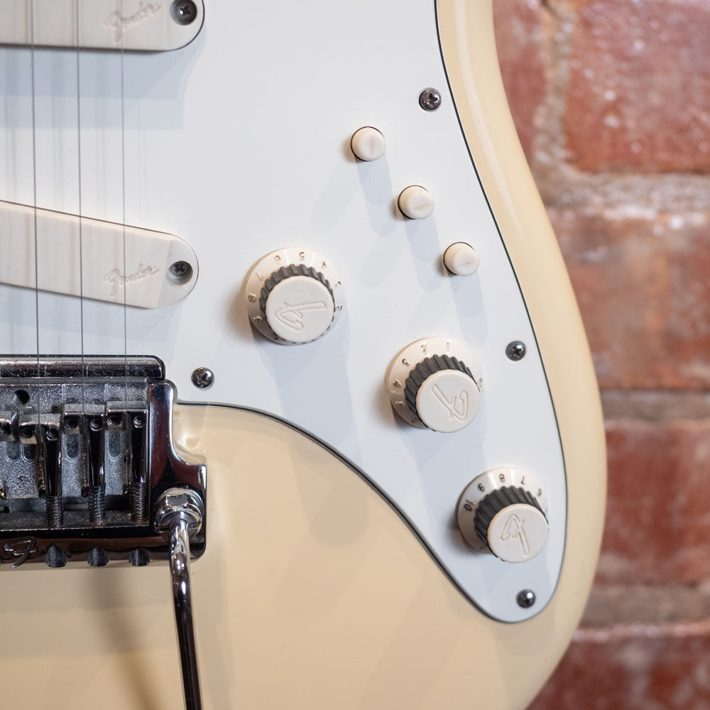1983 Fender Stratocaster Elite - Arctic White