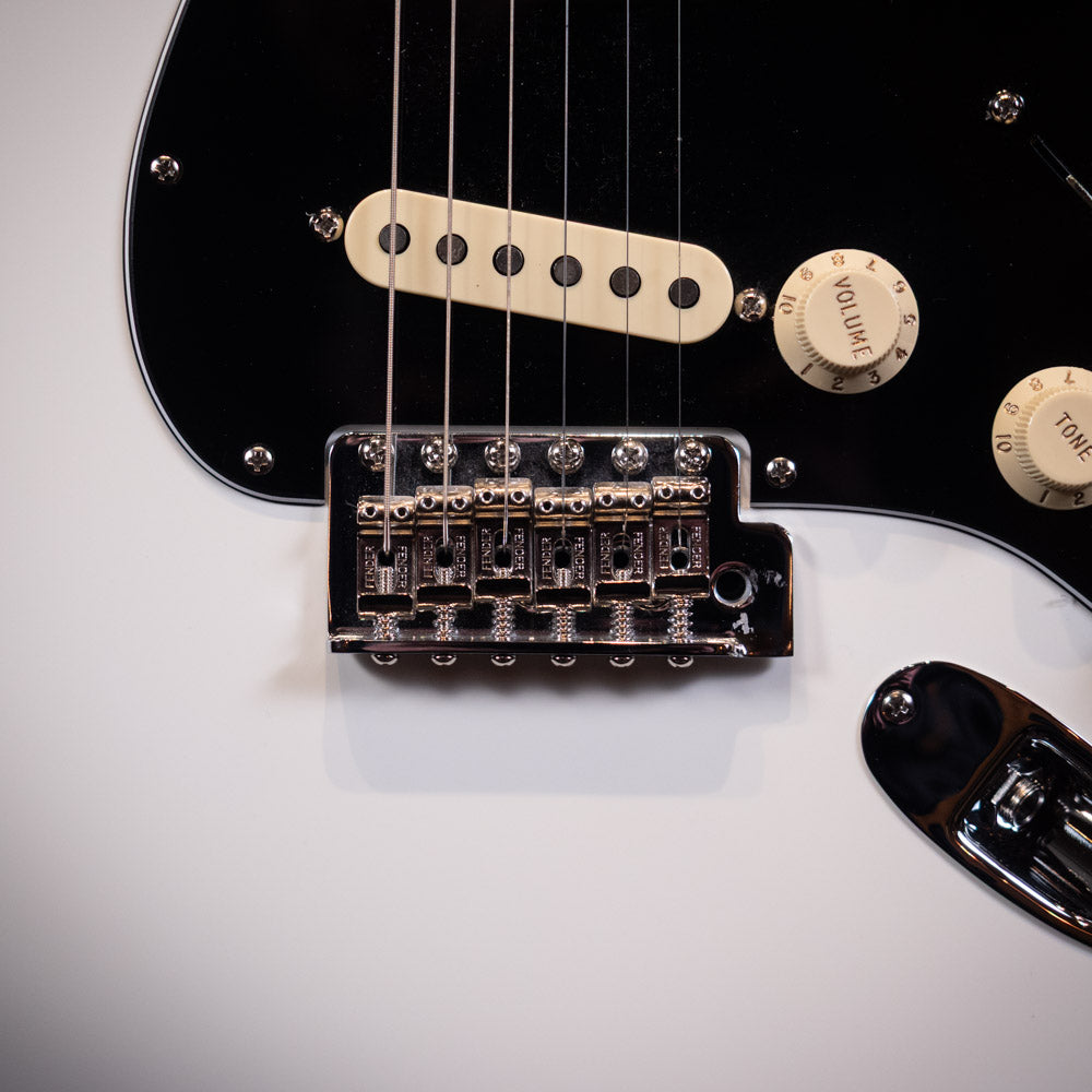 2023 Fender American Performer Stratocaster – Arctic White