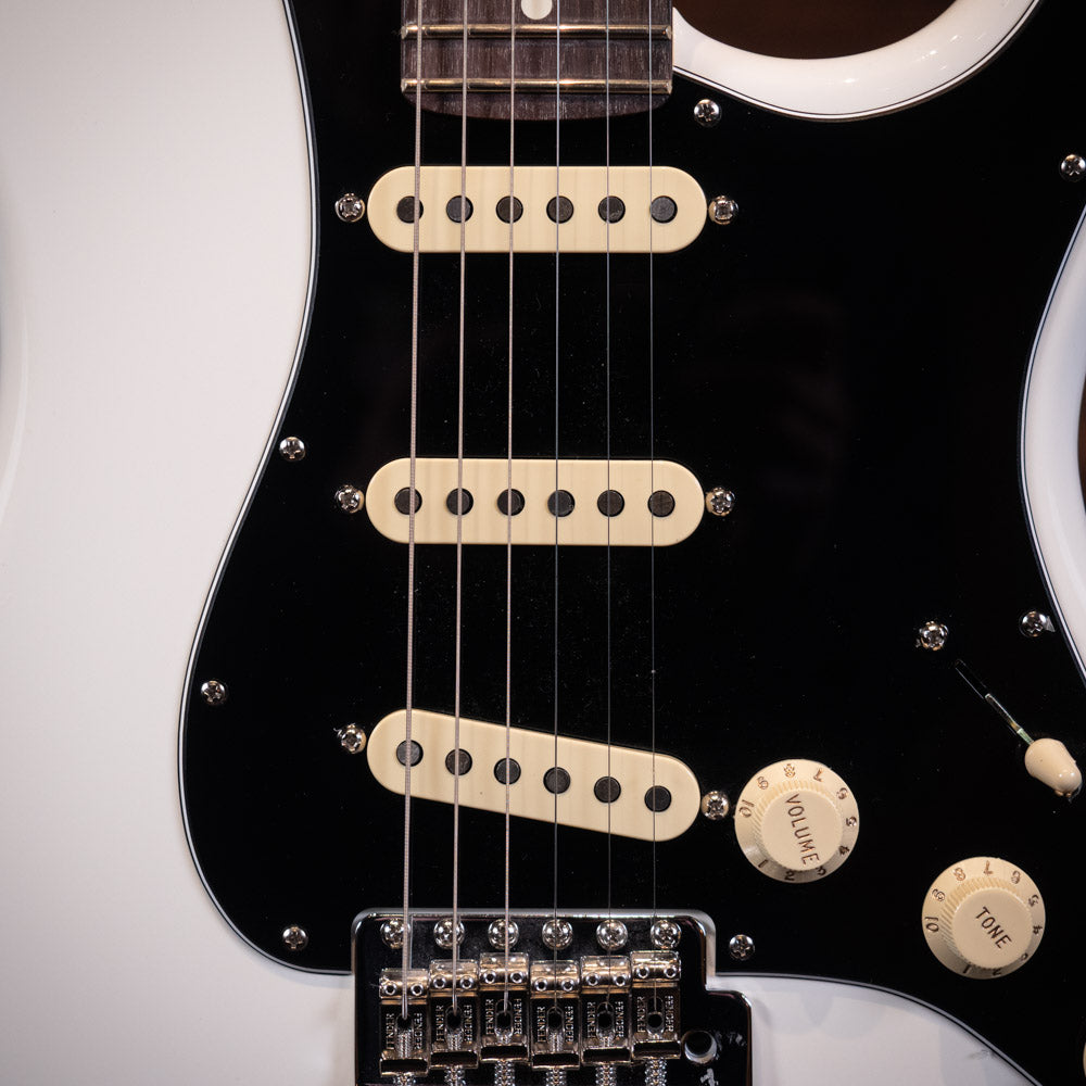 2023 Fender American Performer Stratocaster – Arctic White