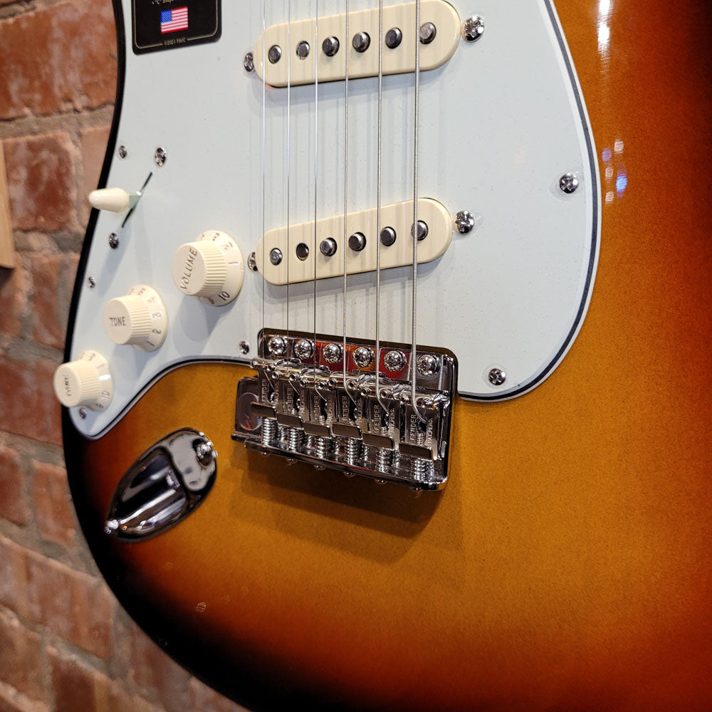 Fender American Vintage II '1961' Stratocaster Left Handed - 3-Colour Sunburst
