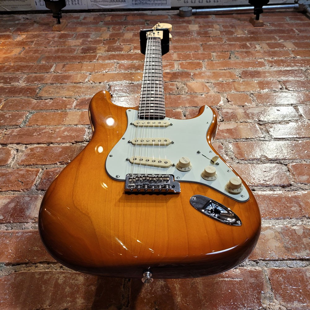 Used american deals fender stratocaster